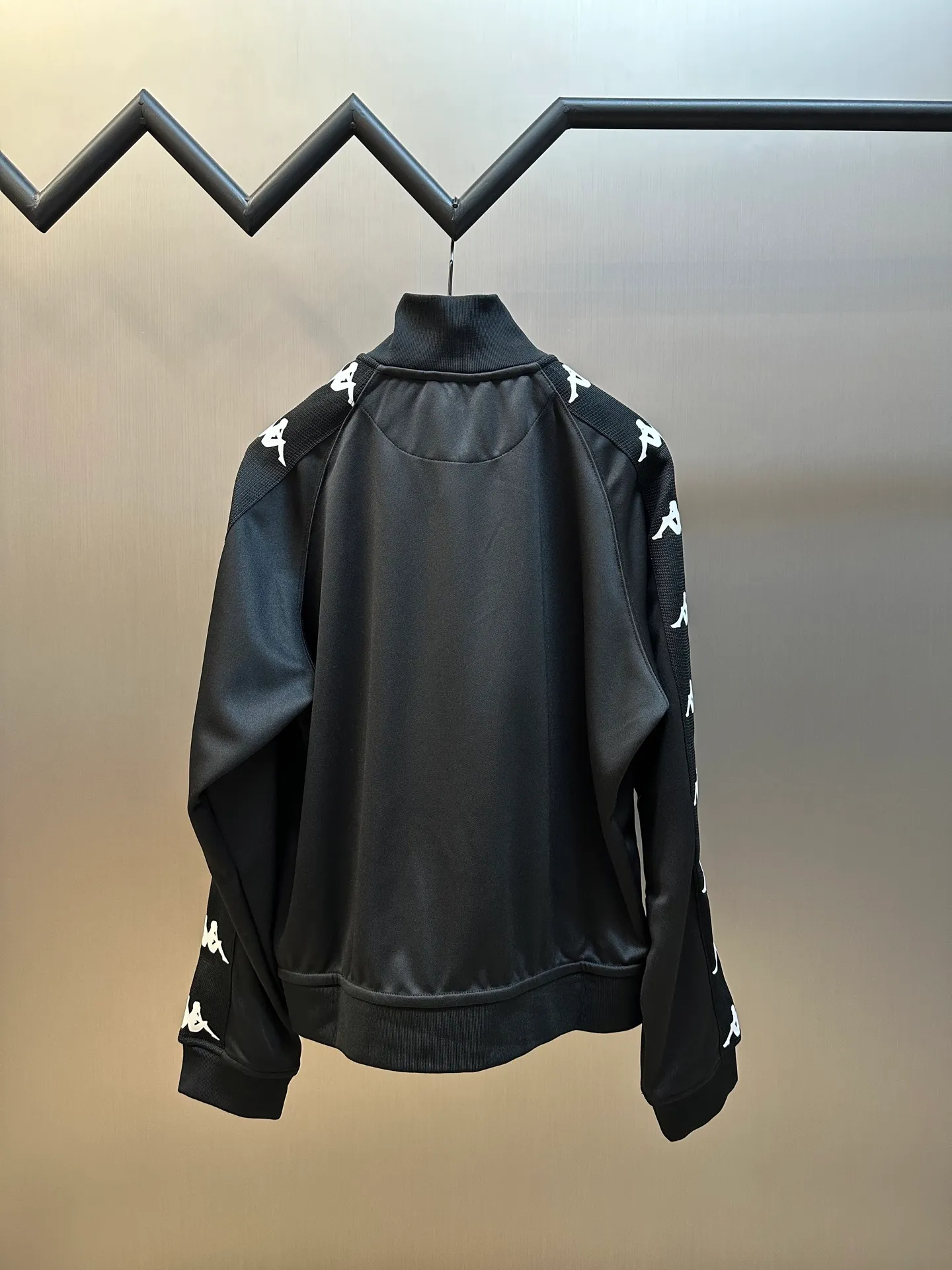 Acne X Kappa ， Acne Studios ， Kappa Classic ，White Kappa ， 。 ， ， Acne Studios X Kappa 。 ， Acne Studios Kappa ， ， ， 。 ， ， ， 。 size：s m l xl